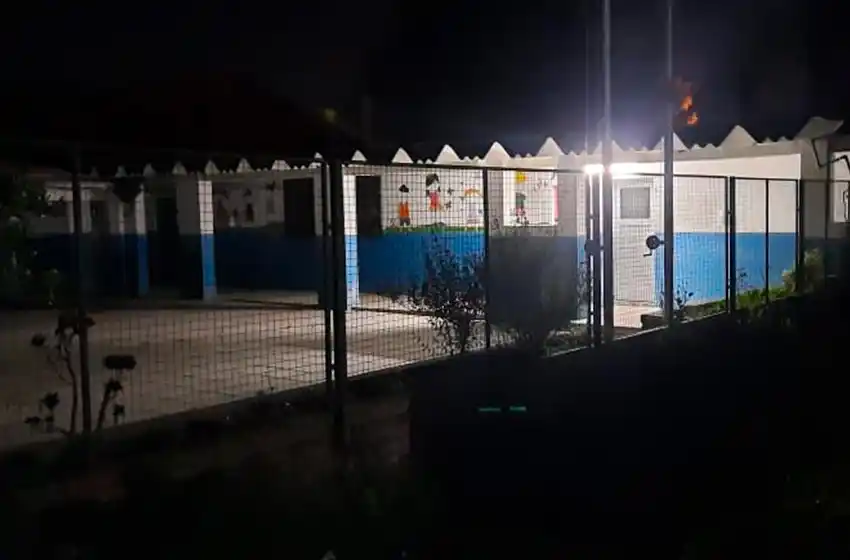 Entró a una escuela y robó cuatro netbooks