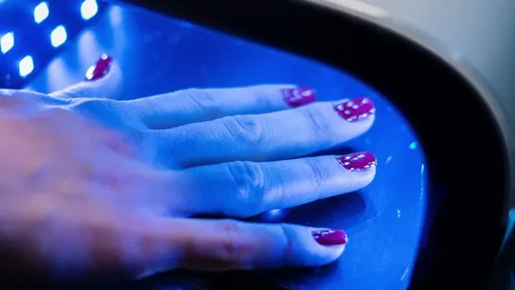 Investigadores argentinos comprobaron los daños que causan las lámparas de secado de uñas en la piel