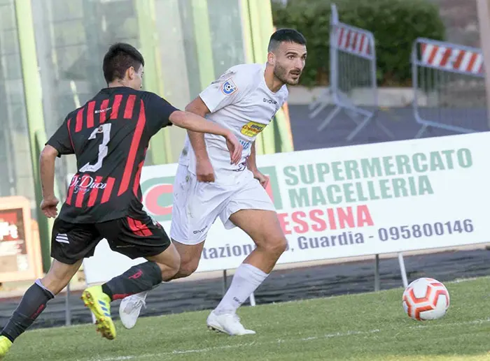 Otra “perla” de Rizzo en Italia para recuperar la cima entre los goleadores