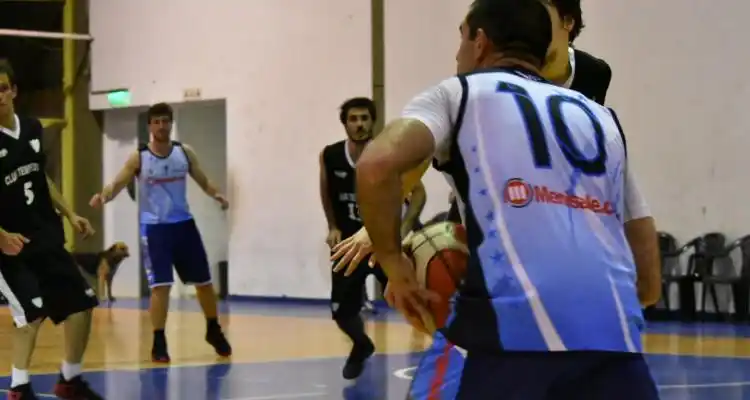 Náutico tuvo una noche para el olvido en Baradero y dejó el invicto