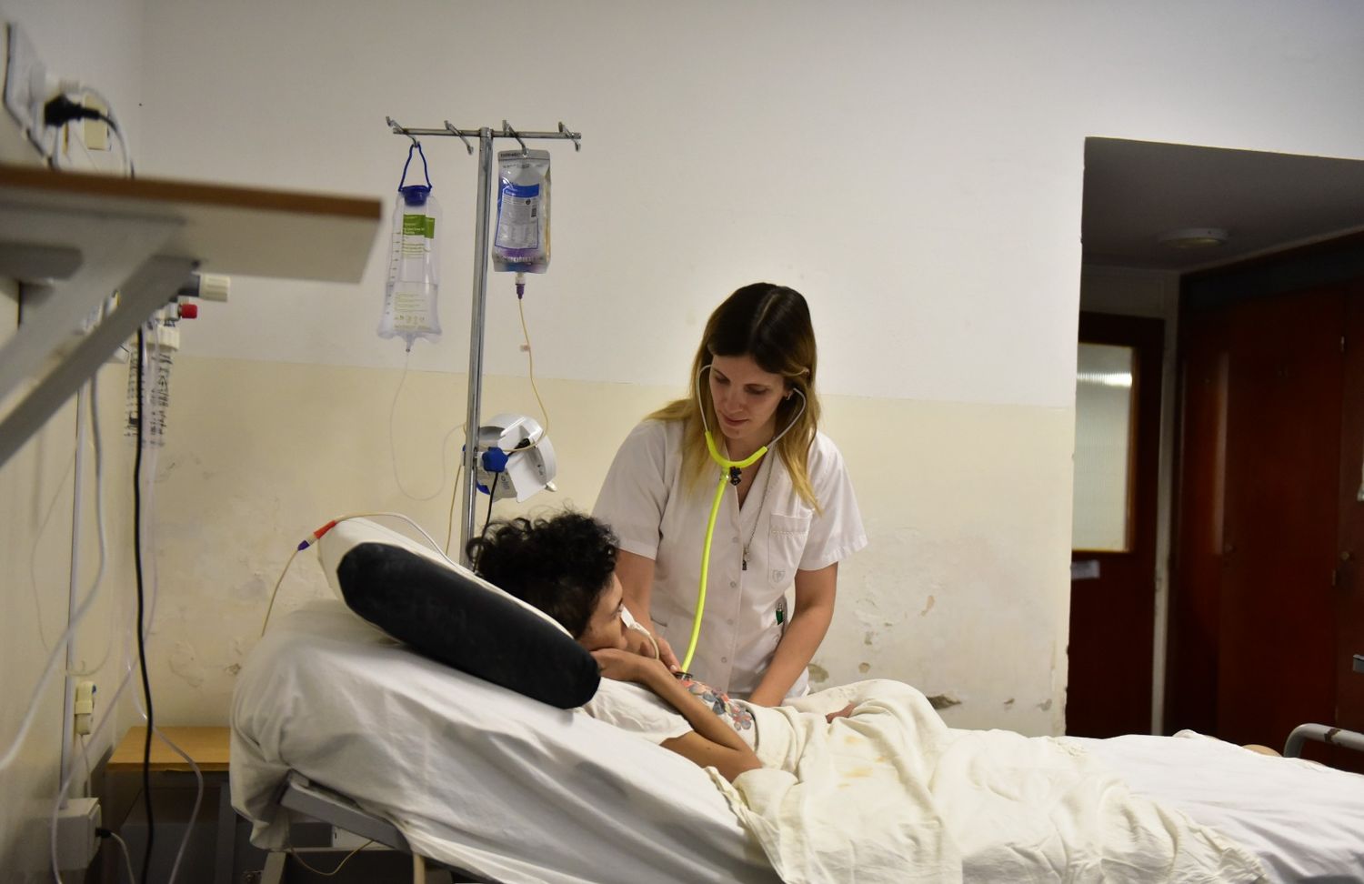 La vocación y entrega con los pacientes. “Soy médica por vocación, amo mi profesión, pero vivo de mi trabajo y quiero que se valore dignamente”, aseguró la doctora Cuadrado.  (Fotos: Marcelo Suppo)