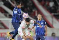 Atlético Tucumán le dio otro golpe a un Huracán sin rumbo