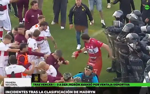 Batalla campal en Madryn: La Policía arrojó gas pimienta a jugadores del Deportivo Morón