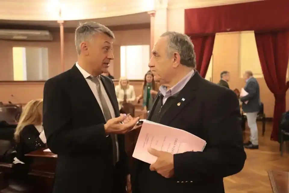 Lara propone que Viceintendentes y Concejales puedan tener otro sueldo del Estado