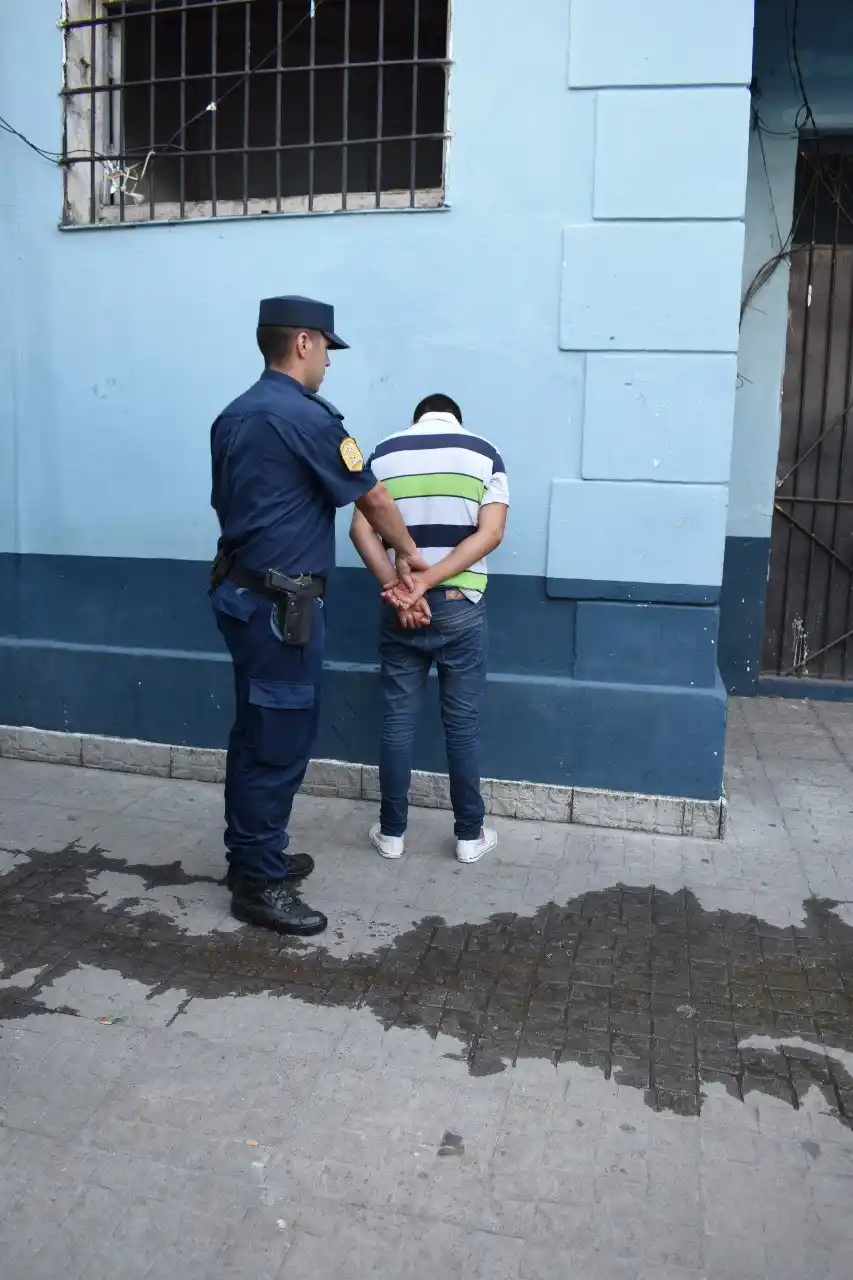 Detuvieron a un joven por robar una computadora de un boliche bailable