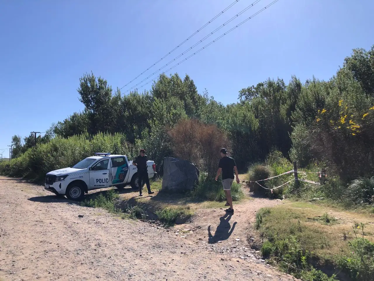Efectivos policiales del Operativo Sol custodiaron los ingresos a las cavas de Cerro Leones durante el fin de semana.