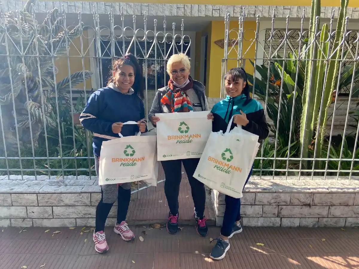 Brinkmann: entregan bolsas  reutilizables a los vecinos