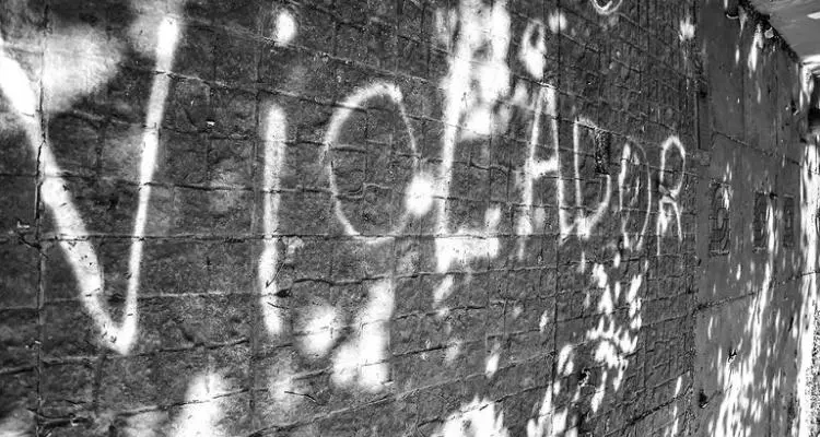 La víctima del docente abusador  dijo que era sometida frente a su madre