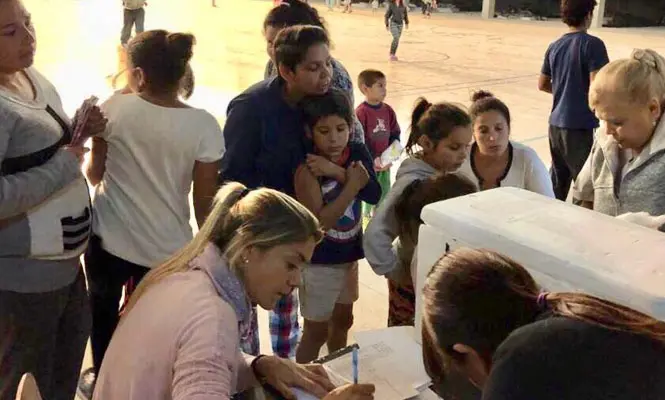 Los afectados por el agua, recibieron asistencia sanitaria en el Microestadio. 