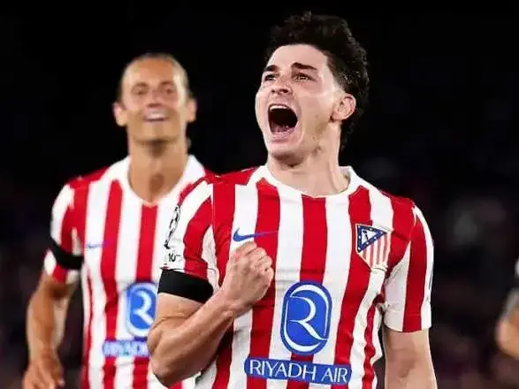 El Atleti del Cholo Simeone y de los argentinos recibe al conjunto inglés en el partido de ida.Foto:EFE
