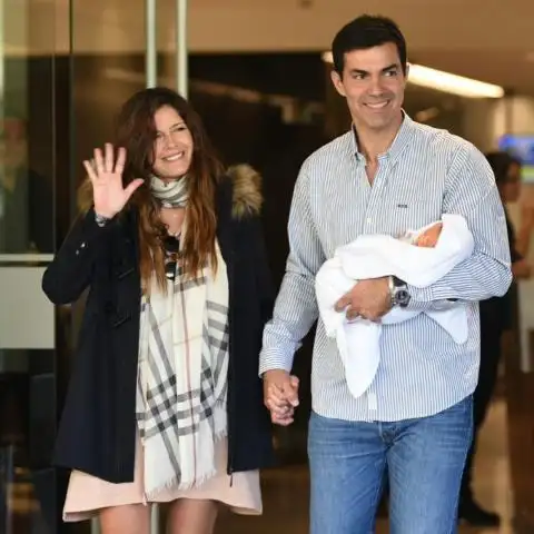 Isabel Macedo y Juan Manuel Urtubey presentaron a su beba
