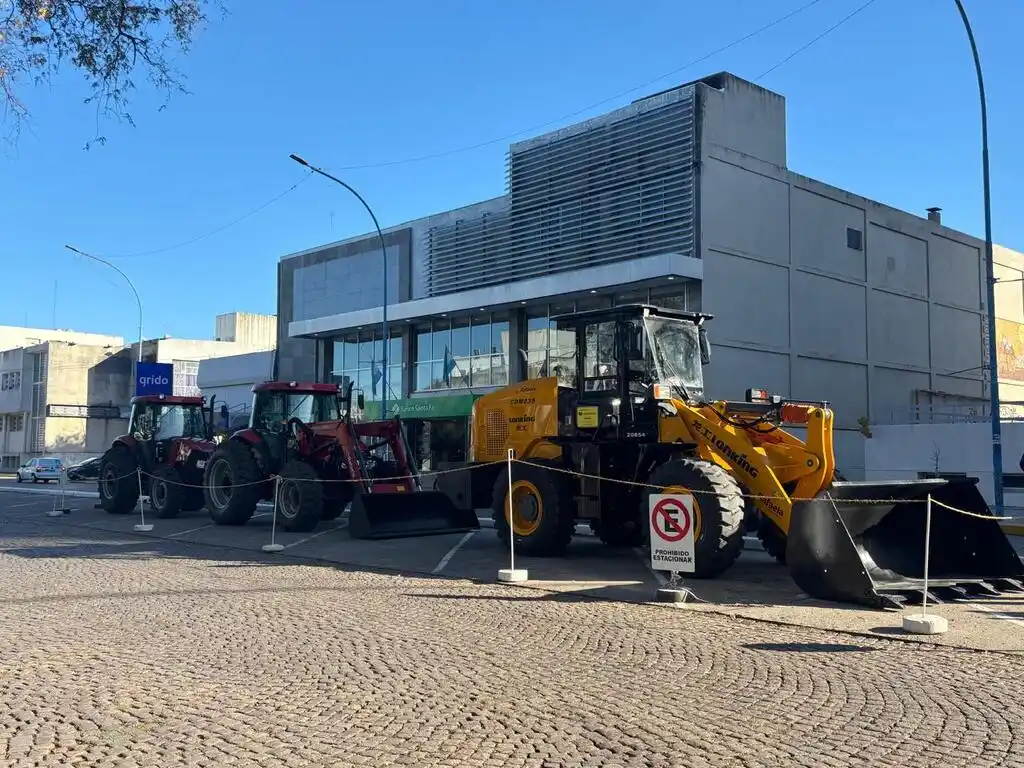 El municipio expone maquinaria que será destinada al Complejo Ambiental