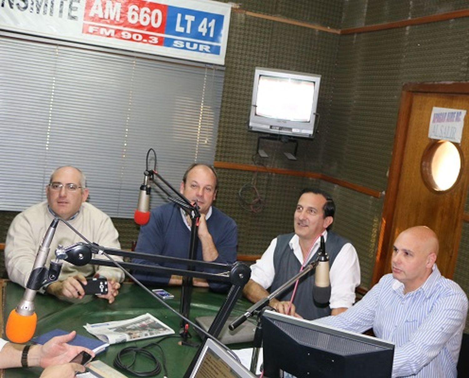 LT41 hizo el primer debate de candidatos