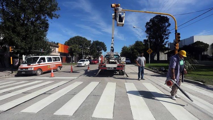 Inauguran semáforos y sendas peatonales en Libertad y Juncal