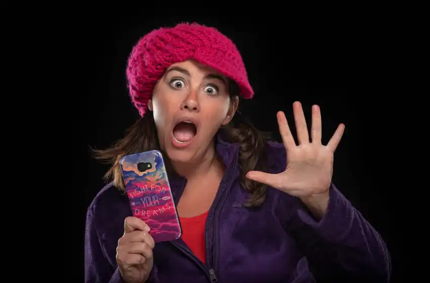 Lucía Silva presenta "Por Culpa del 14G" en el Teatro Colón