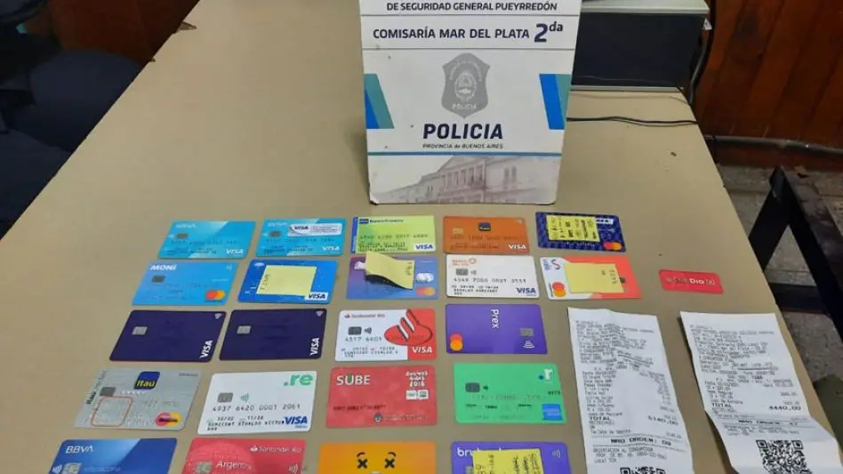 "Combo letal": caen con tarjetas clonadas en cadena de hamburguesas