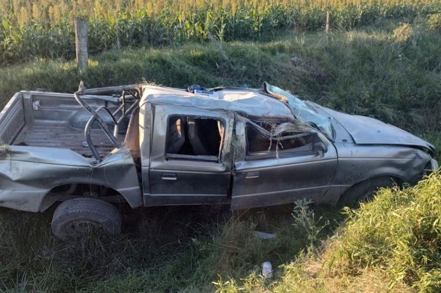 Puerto Gaboto: un hombre perdió el control de su camioneta y dio varios vuelcos