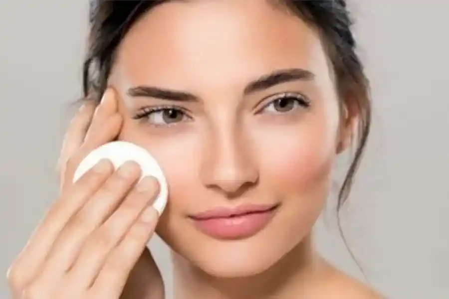 Alerta "skin care": ANMAT retiró del mercado una marca de tónicos para la piel por ser peligrosos para la salud