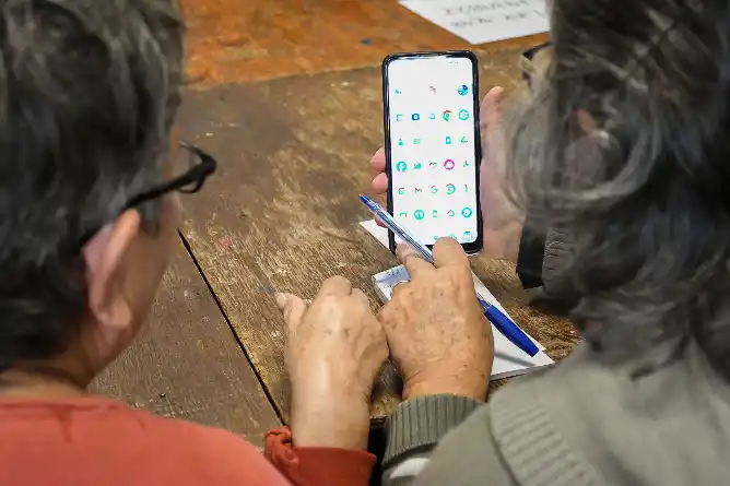 Anuncian un nuevo taller gratuito de Digitalización para adultos mayores en el Club de Leones