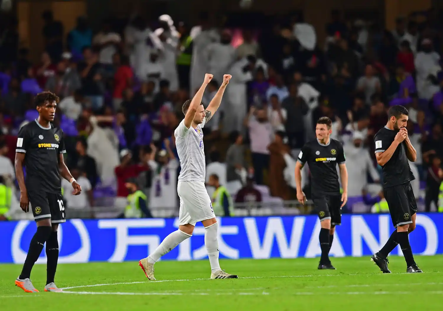 Locales y tunecinos, por un lugar en semifinales