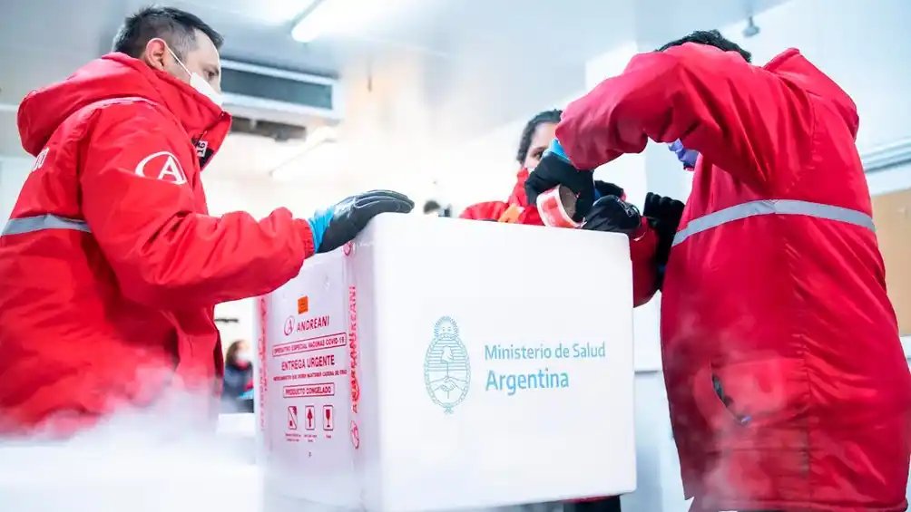 Argentina ya recibió 41 millones de dosis: Destacan "buen ritmo de vacunación"