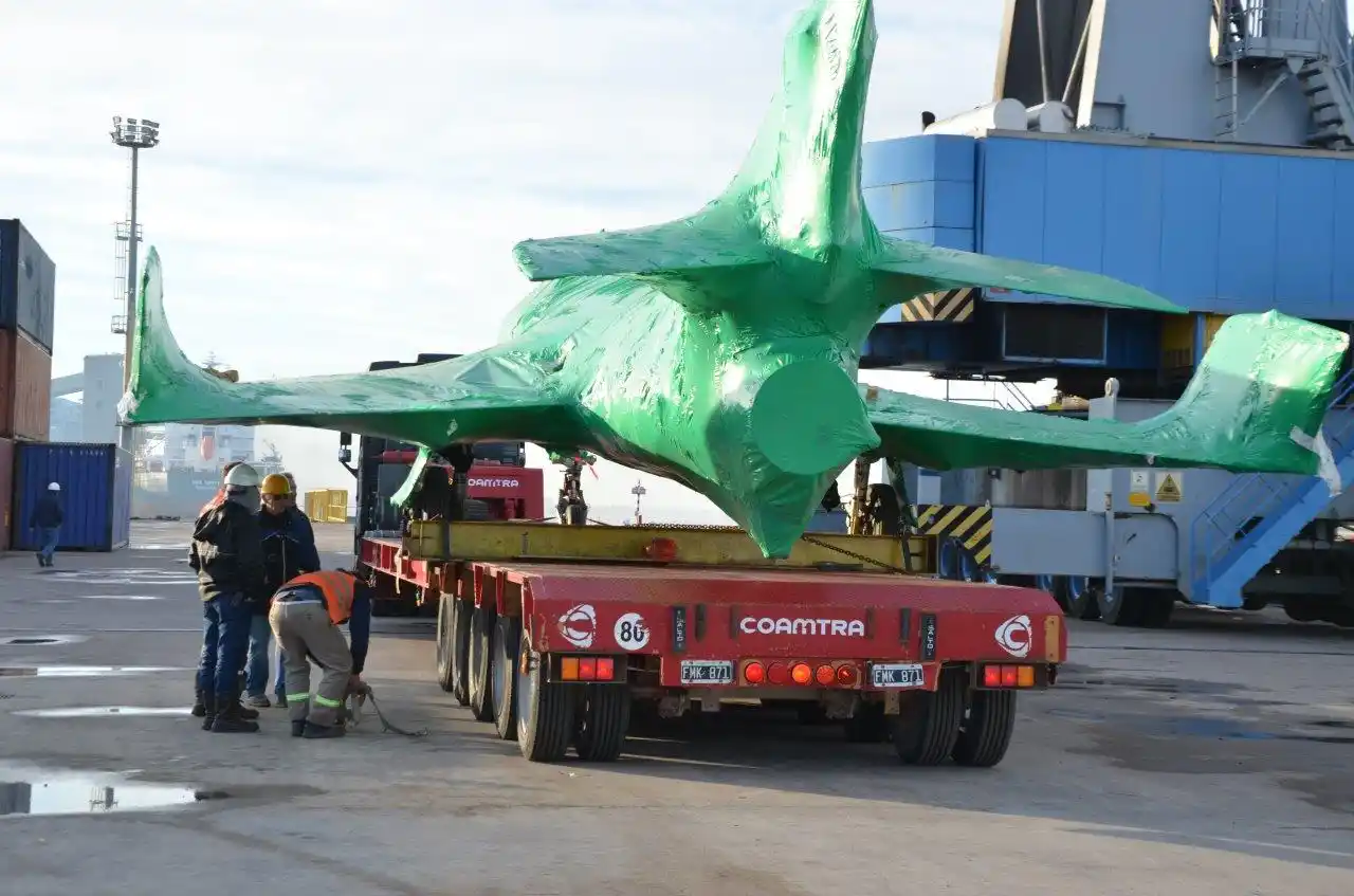 Vialidad Nacional traslada a Bahía Blanca los cinco aviones militares comprados a Francia