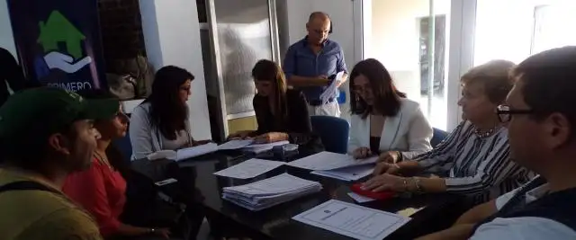 Familias de Galarza firmaron las escrituras de sus viviendas
