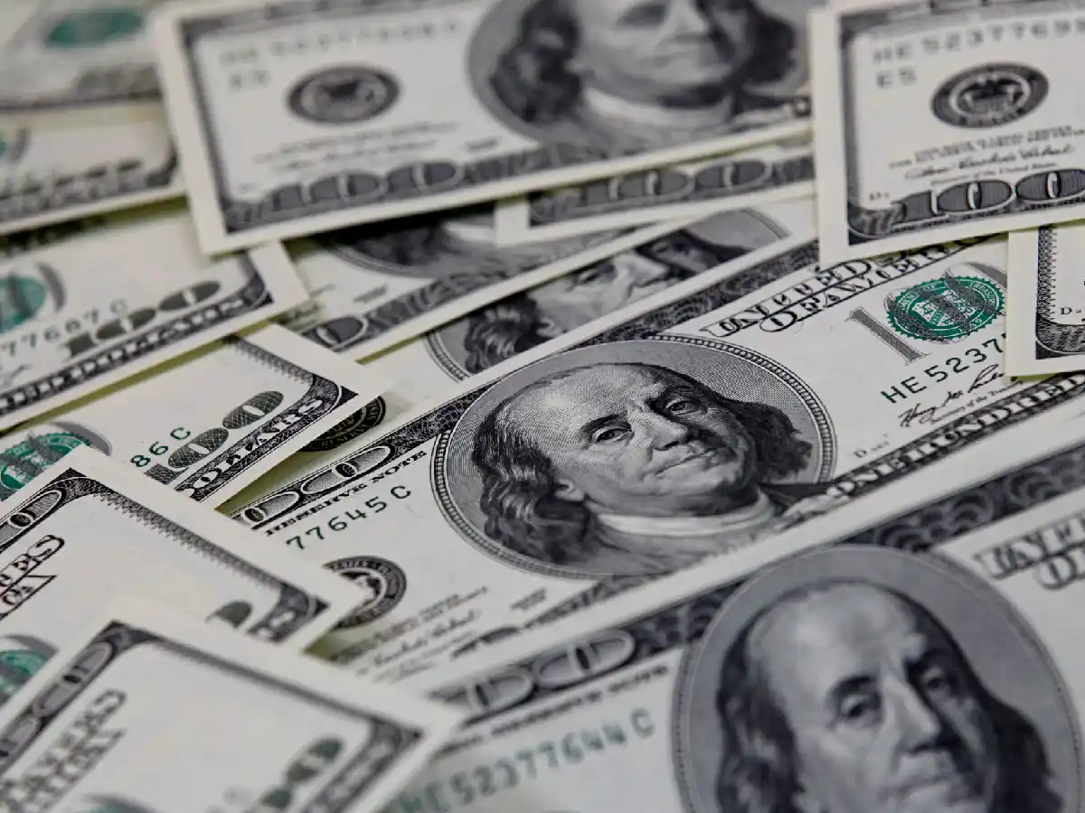 El dólar blue siguió en alza y cerró en el récord de $ 359