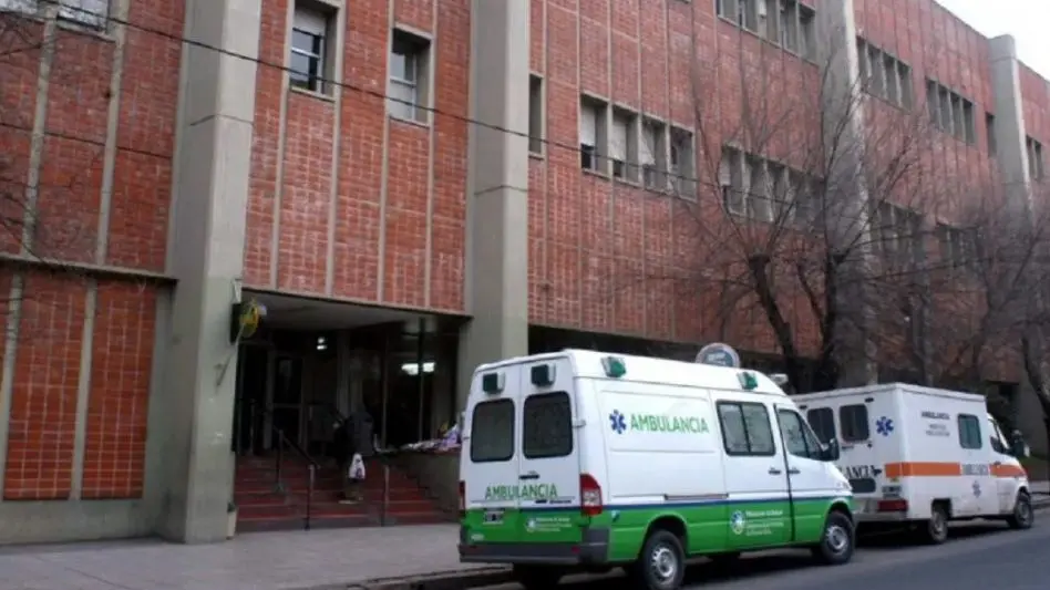 Julián, de 5 años, volvió a ser operado en el Materno Infantil por una grave complicación