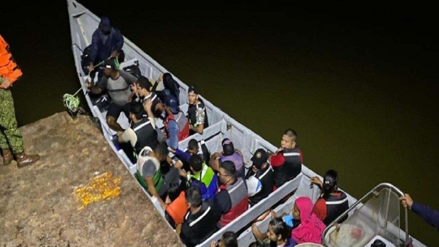 19 VENEZOLANOS que buscaban llegar a la Selva de Darién son rescatados por la Armada colombiana