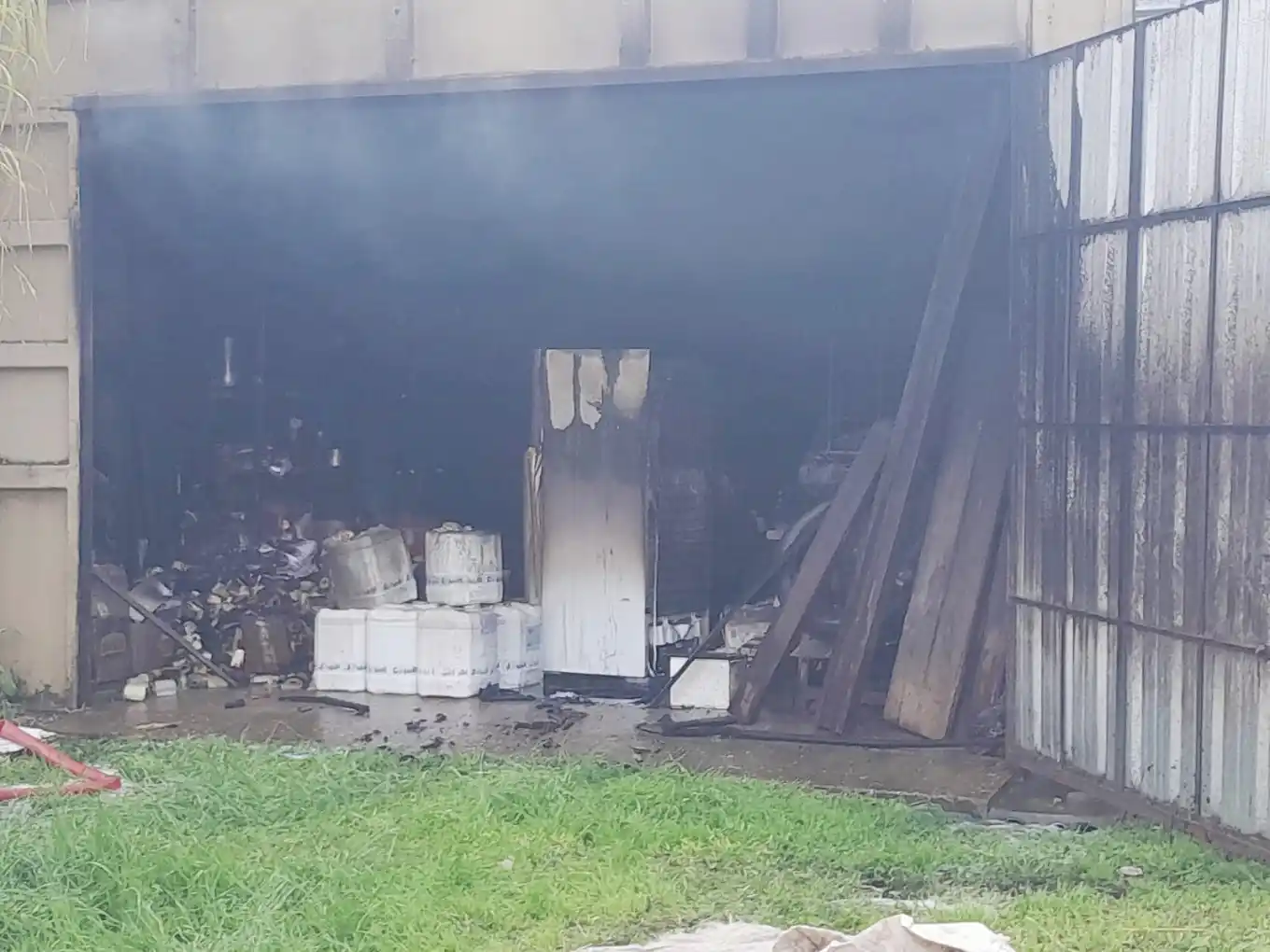 Un Cortocircuito provocó un incendio en un galpón