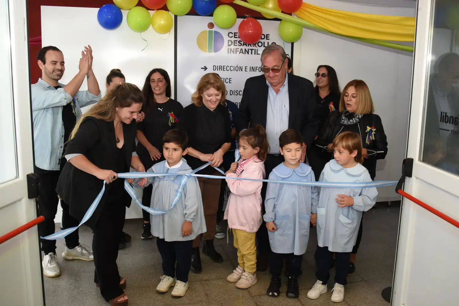 En el centro, Micaela Saconi, subsecretaria de Cultura y Educación del Municipio.