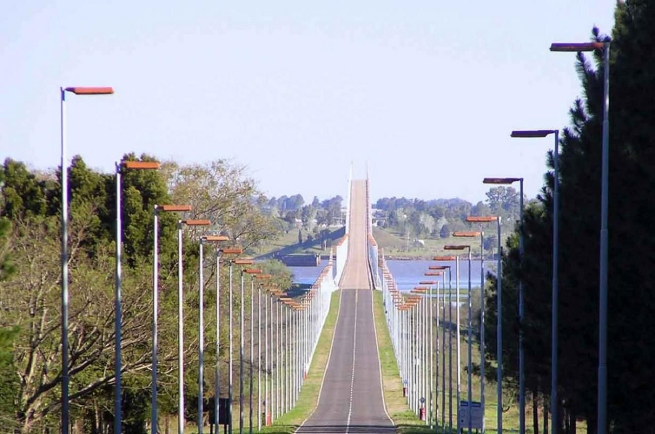 Uruguay piensa en reabrir la frontera de manera "escalonada" durante primavera