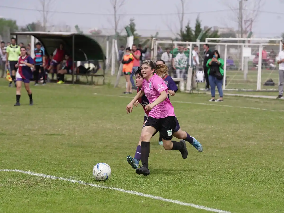 Sigue el torneo de fútbol femenino
