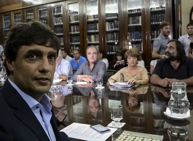 Lacunza disparó contra los gremios docentes