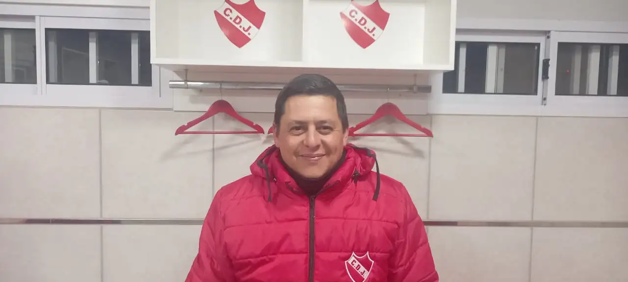 El entrenador de Deportivo Josefina, Ezequiel Sicardi