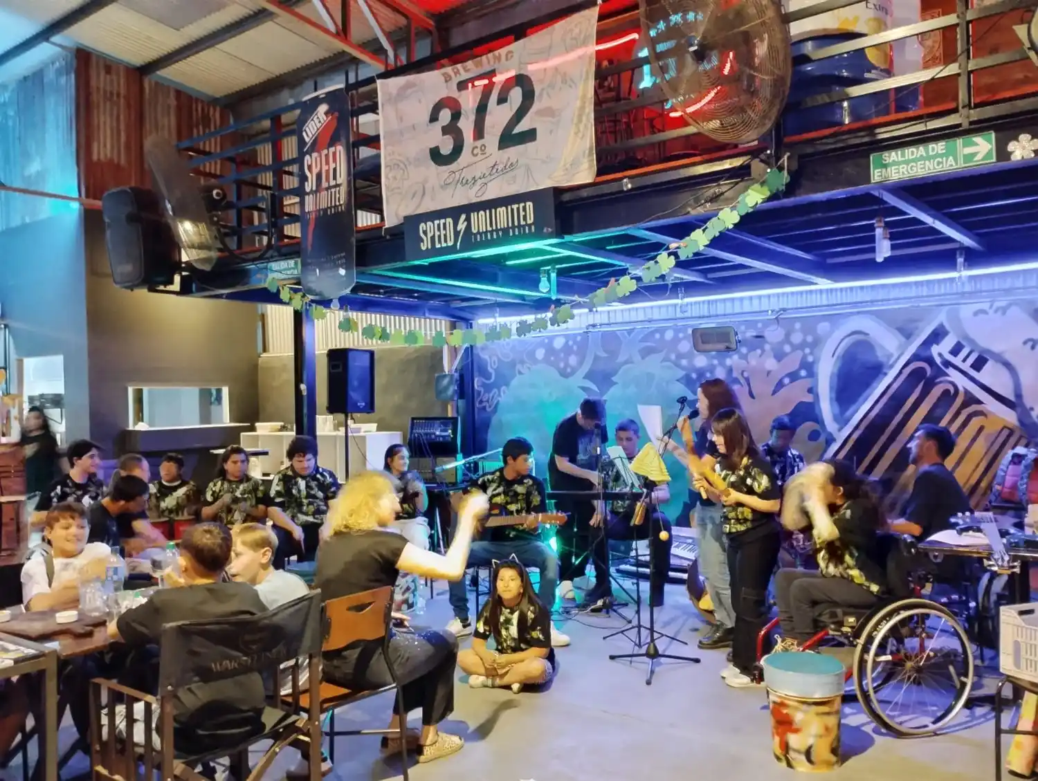 “Alquimia Sonora” hizo cantar a todos y creó una noche maravillosa