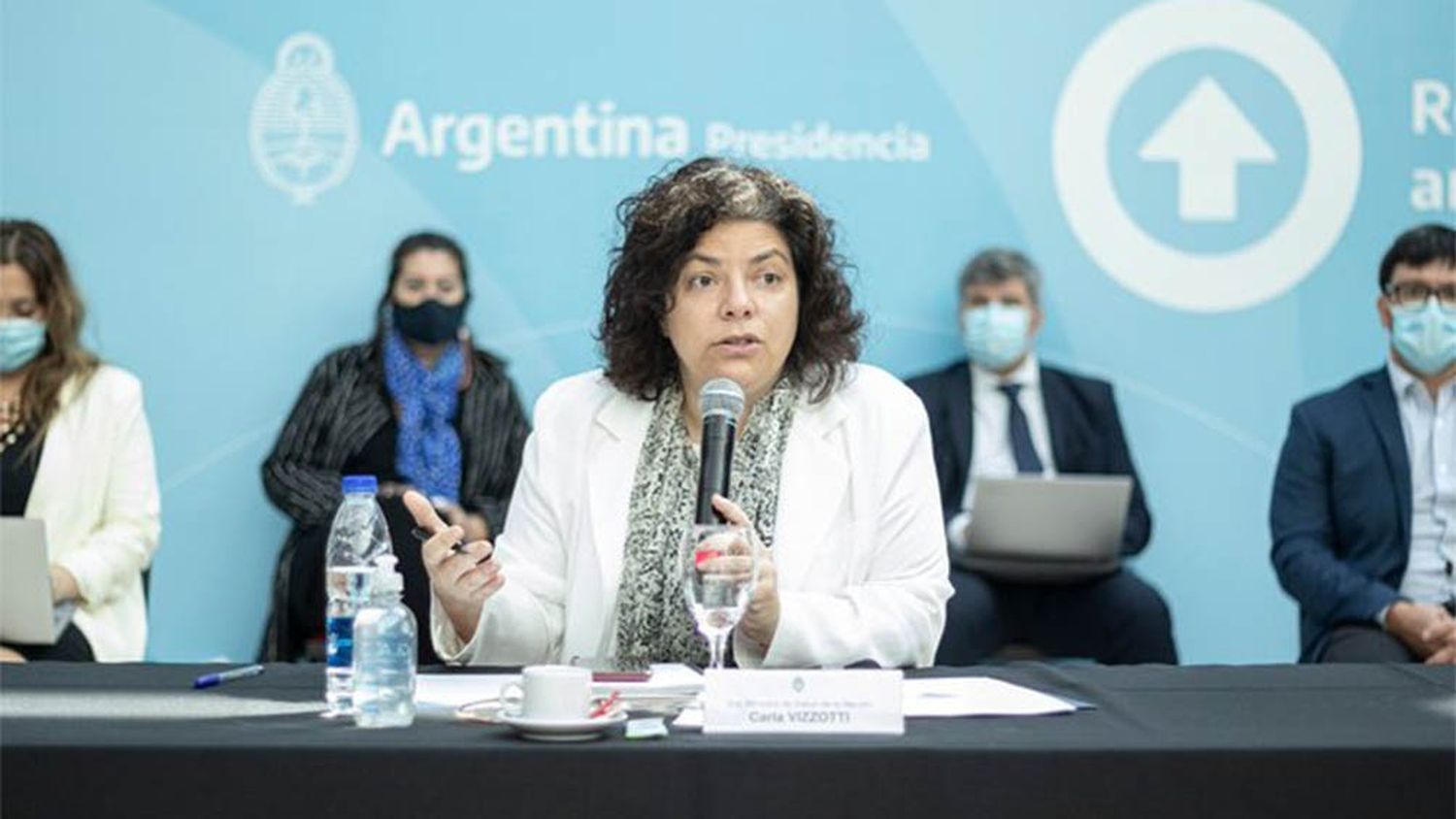 «Estamos tratando que vengan más vacunas lo antes posible» indicó la ministra de Salud