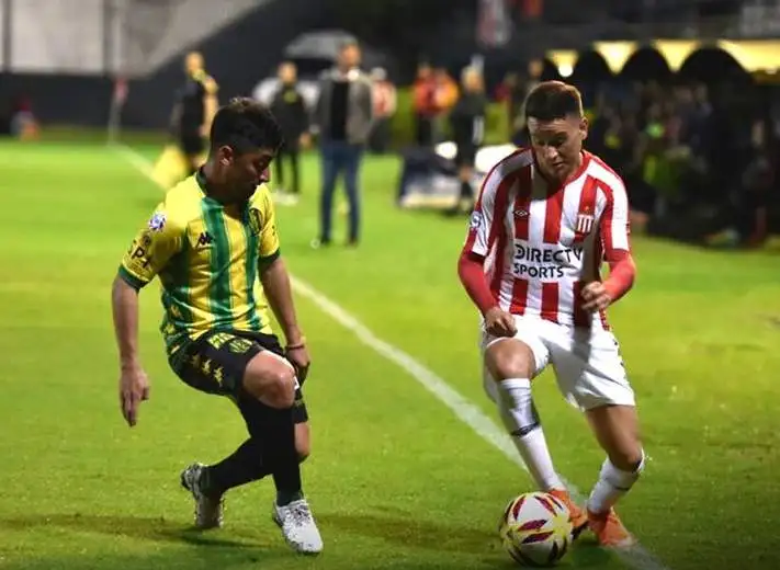 Aldosivi aprovechó todas sus chances ante Estudiantes