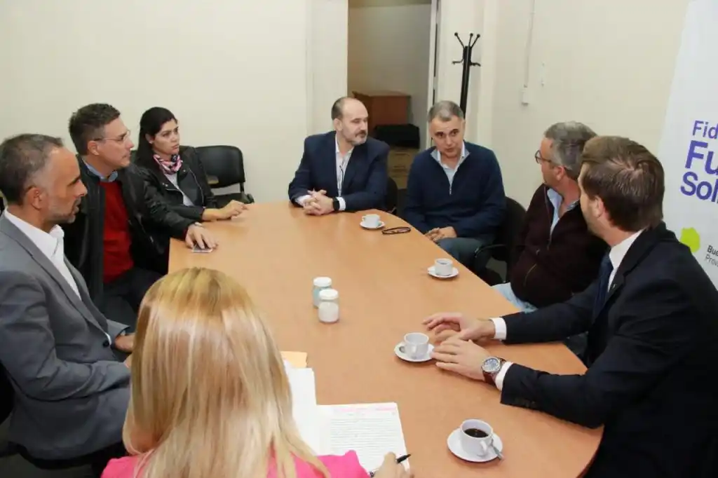 La Provincia entregó los primeros créditos  a cooperativas a tasas de 24 por ciento anual