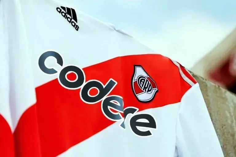 River Plate cambió el main sponsor de su camiseta