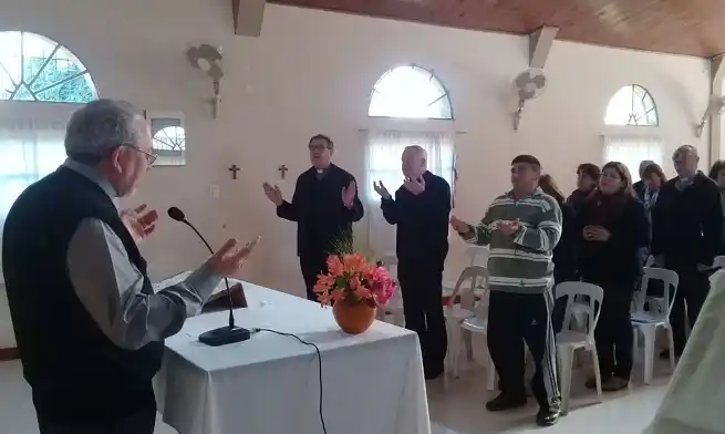 En Gualeguaychú, los obispos comenzaron a misionar casa por casa