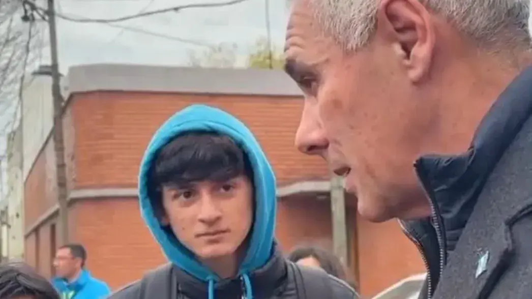 Berisso: estudiantes se enfrentaron cara a cara con Cagliardi en una protesta por el estado de las escuelas