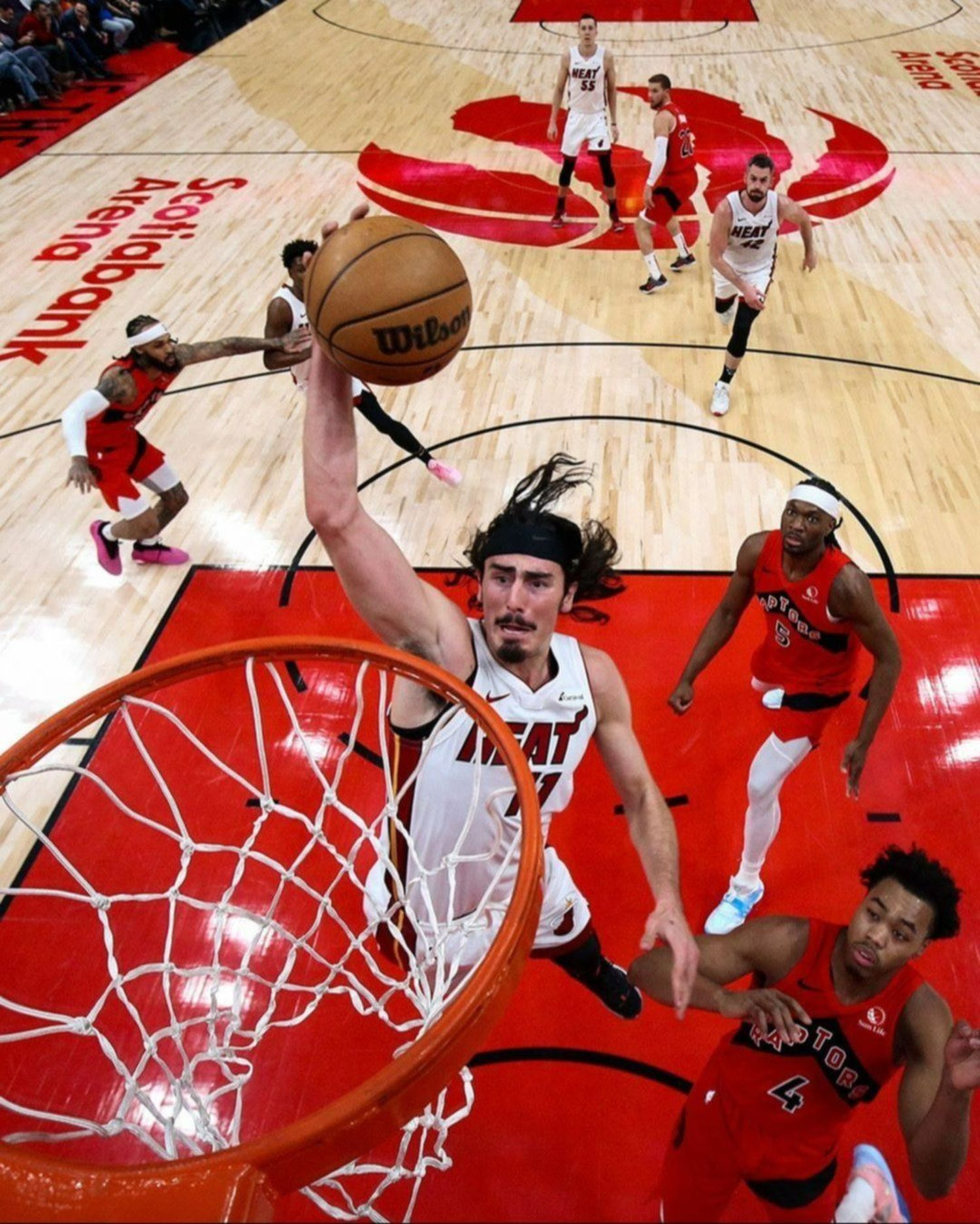 NBA: ¡El joven mexicano sensación que anuló por completo a LeBron James!