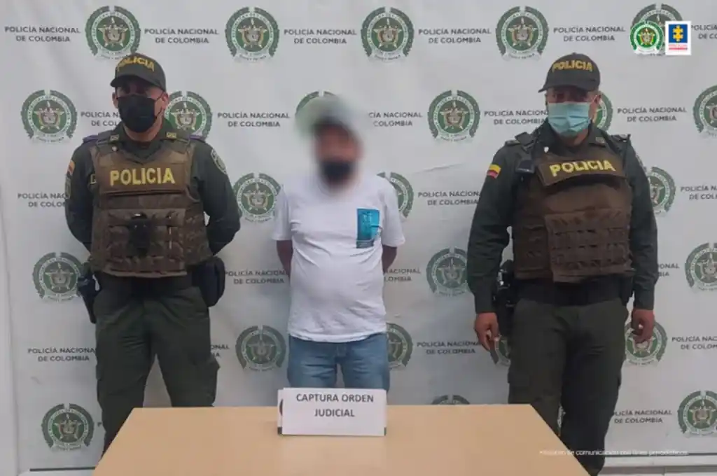 Colombia: un taxista violó a una adolescente en su vehículo