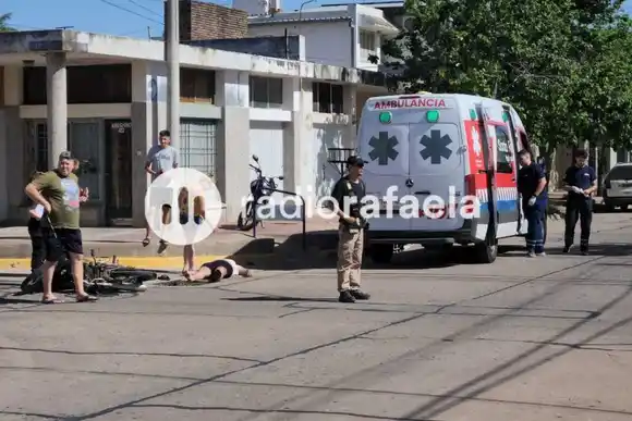 Accidente terminó con una femenina lesionada