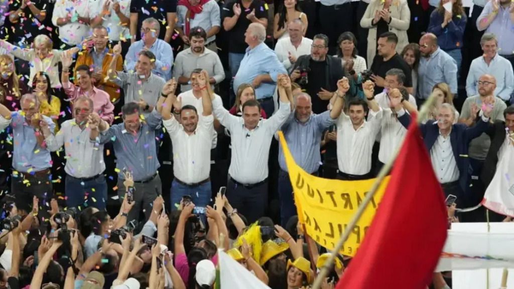 La Alianza de Goberndores acompañó a Valdez en el acto de cierre de campaña