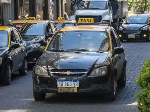 Esta iniciativa es parte de distintas acciones que viene llevando adelante la Municipalidad para establecer mejoras en el servicio público de taxis y remises. Crédito: Gentileza.