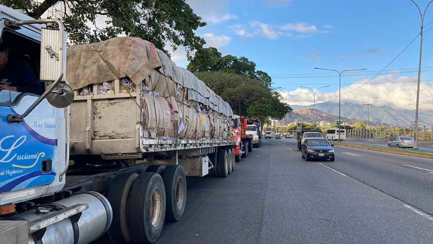 ¿DÓNDE ESTÁ EL GASOIL? Conductores varados en Tazón por falta de combustible (+Reporte)