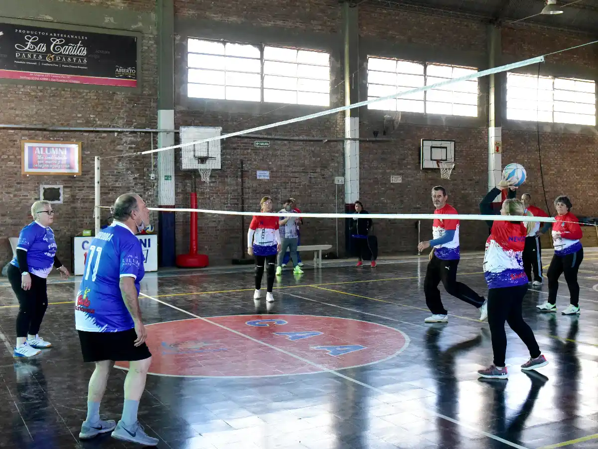 Jugaron en Alumni
